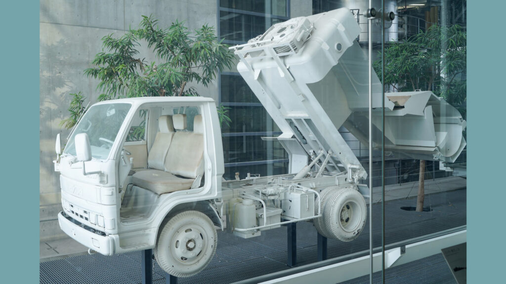 白い塵芥車(中工場）